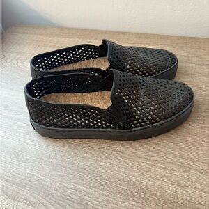 Jibs slip on sneakers black women’s 7 men’s 6